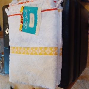 Pioneer Woman 2 BNWT towel set.